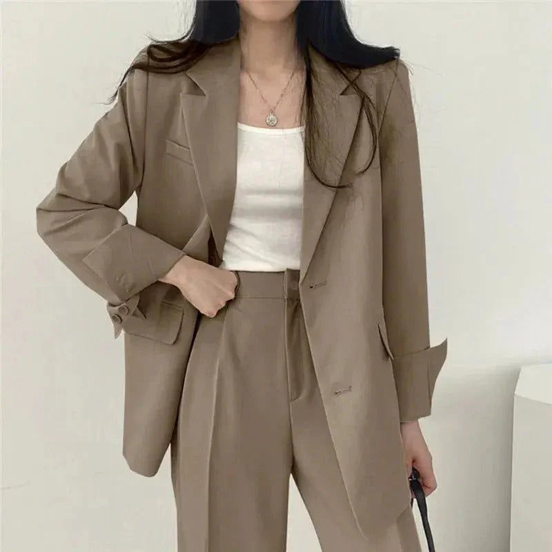 Elegant Tailored Blazer and Trouser Set with Relaxed Fit for Women