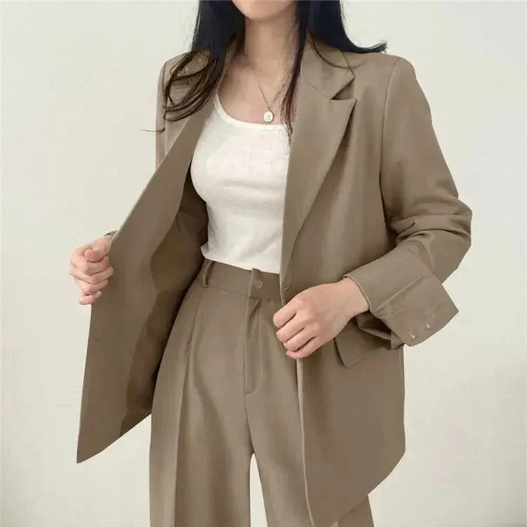 Elegant Tailored Blazer and Trouser Set with Relaxed Fit for Women