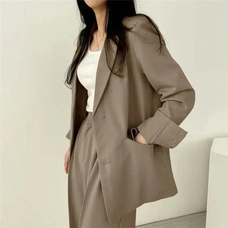 Elegant Tailored Blazer and Trouser Set with Relaxed Fit for Women