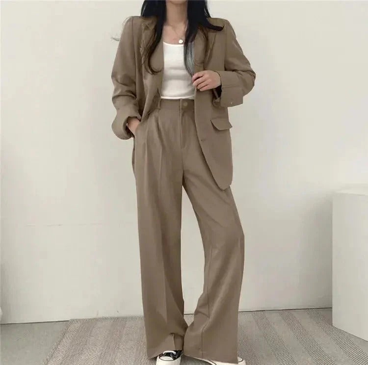 Elegant Tailored Blazer and Trouser Set with Relaxed Fit for Women