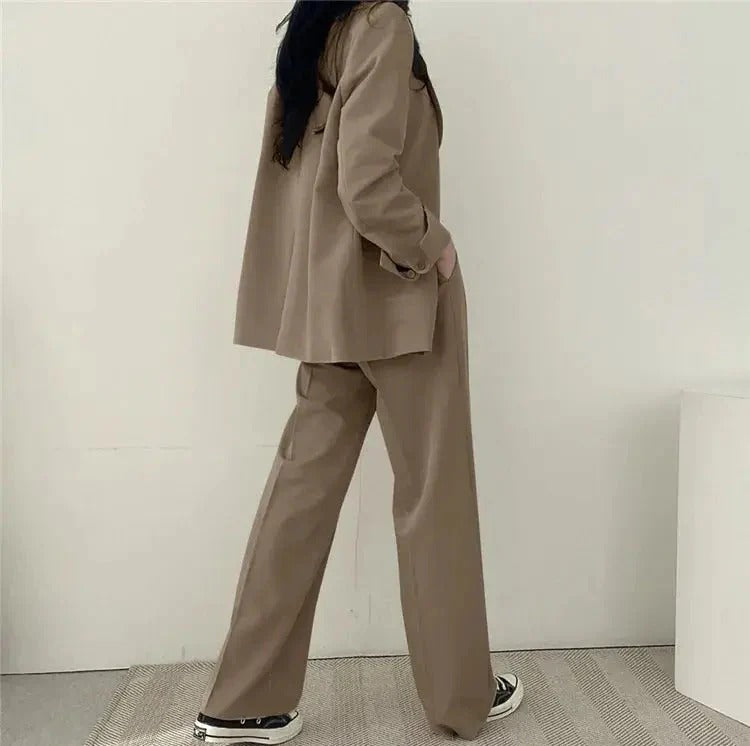 Elegant Tailored Blazer and Trouser Set with Relaxed Fit for Women