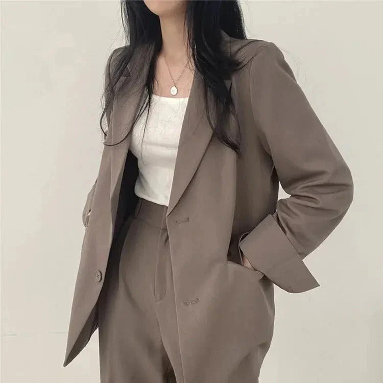 Elegant Tailored Blazer and Trouser Set with Relaxed Fit for Women