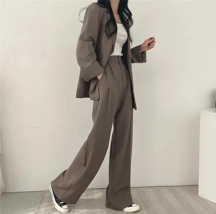 Elegant Tailored Blazer and Trouser Set with Relaxed Fit for Women