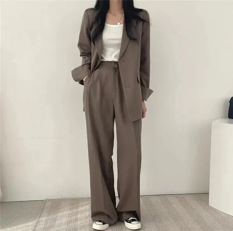 Elegant Tailored Blazer and Trouser Set with Relaxed Fit for Women